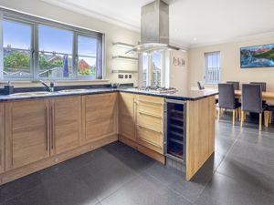 Kitchen Dining- click for photo gallery